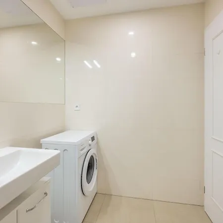 Apartment Large 3br - 1 - Sleeps 8 - Elevator - Self Check In