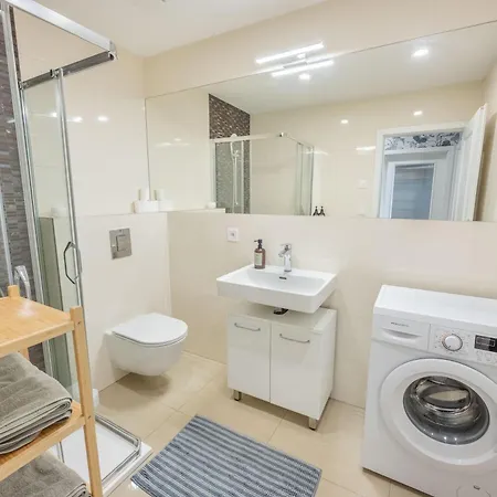 Homely I 52m2 I Elevator I Self Check-in Διαμέρισμα