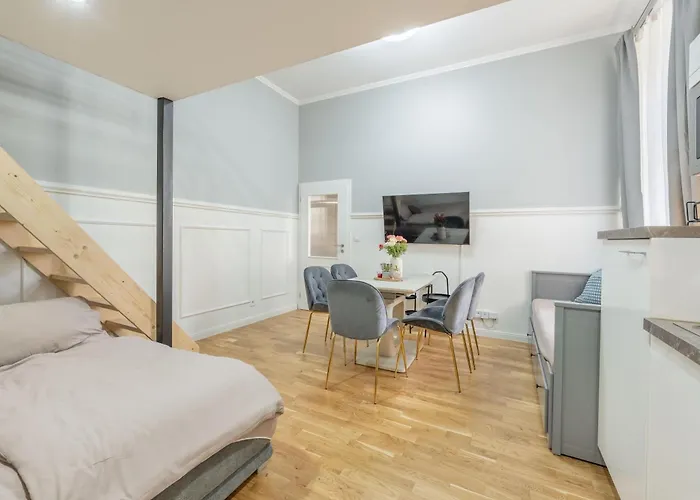 Large 3br - 1 - Sleeps 8 - Elevator - Self Check In