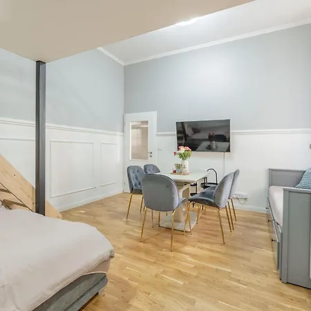 Large 3br - 1 - Sleeps 8 - Elevator - Self Check In