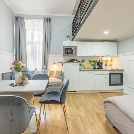 Large 3br - 1 - Sleeps 8 - Elevator - Self Check In Praag