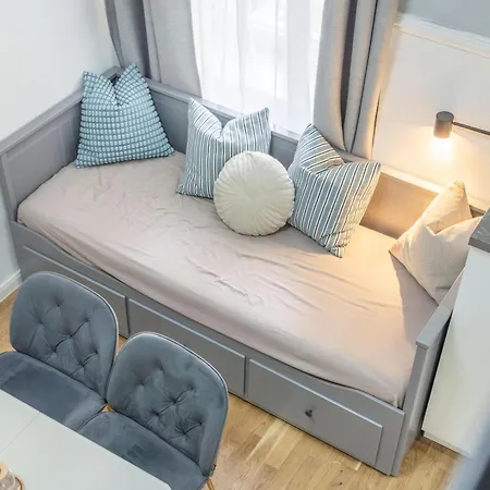 Large 3br - 1 - Sleeps 8 - Elevator - Self Check In Praag