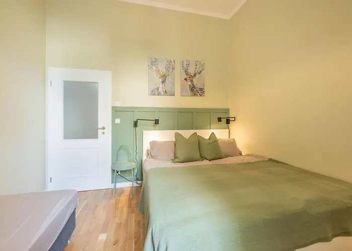Large 3br - 1 - Sleeps 8 - Elevator - Self Check In Appartement Praag