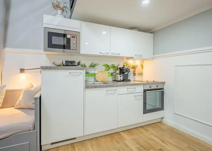 Appartement Large 3br - 1 - Sleeps 8 - Elevator - Self Check In Praag