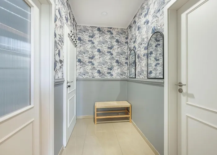 Large 3br - 1 - Sleeps 8 - Elevator - Self Check In Praag