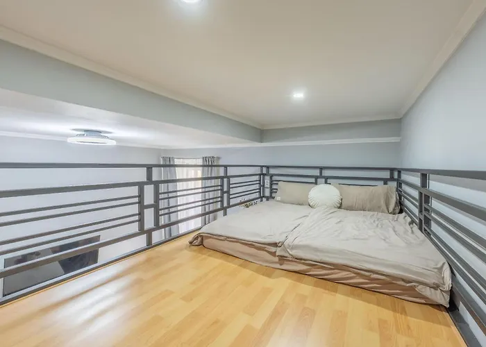 Large 3br - 1 - Sleeps 8 - Elevator - Self Check In Appartement Praag