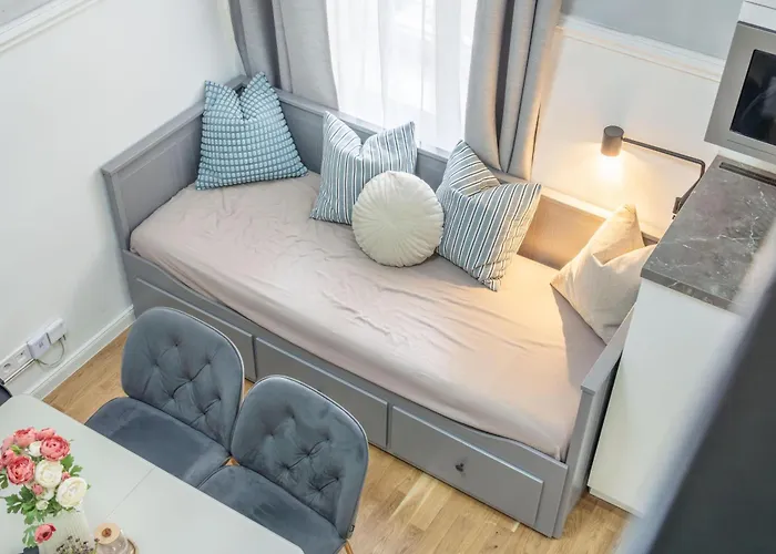 Large 3br - 1 - Sleeps 8 - Elevator - Self Check In Praag