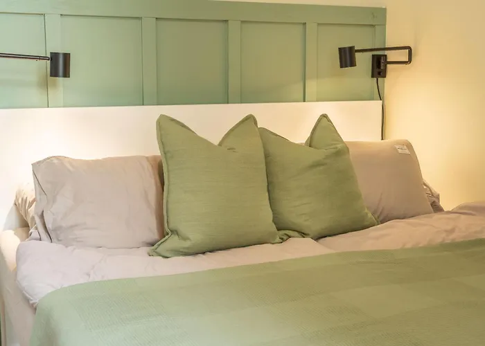 Appartement Large 3br - 1 - Sleeps 8 - Elevator - Self Check In Praag